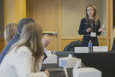 Alexandra Mendes presenting her work